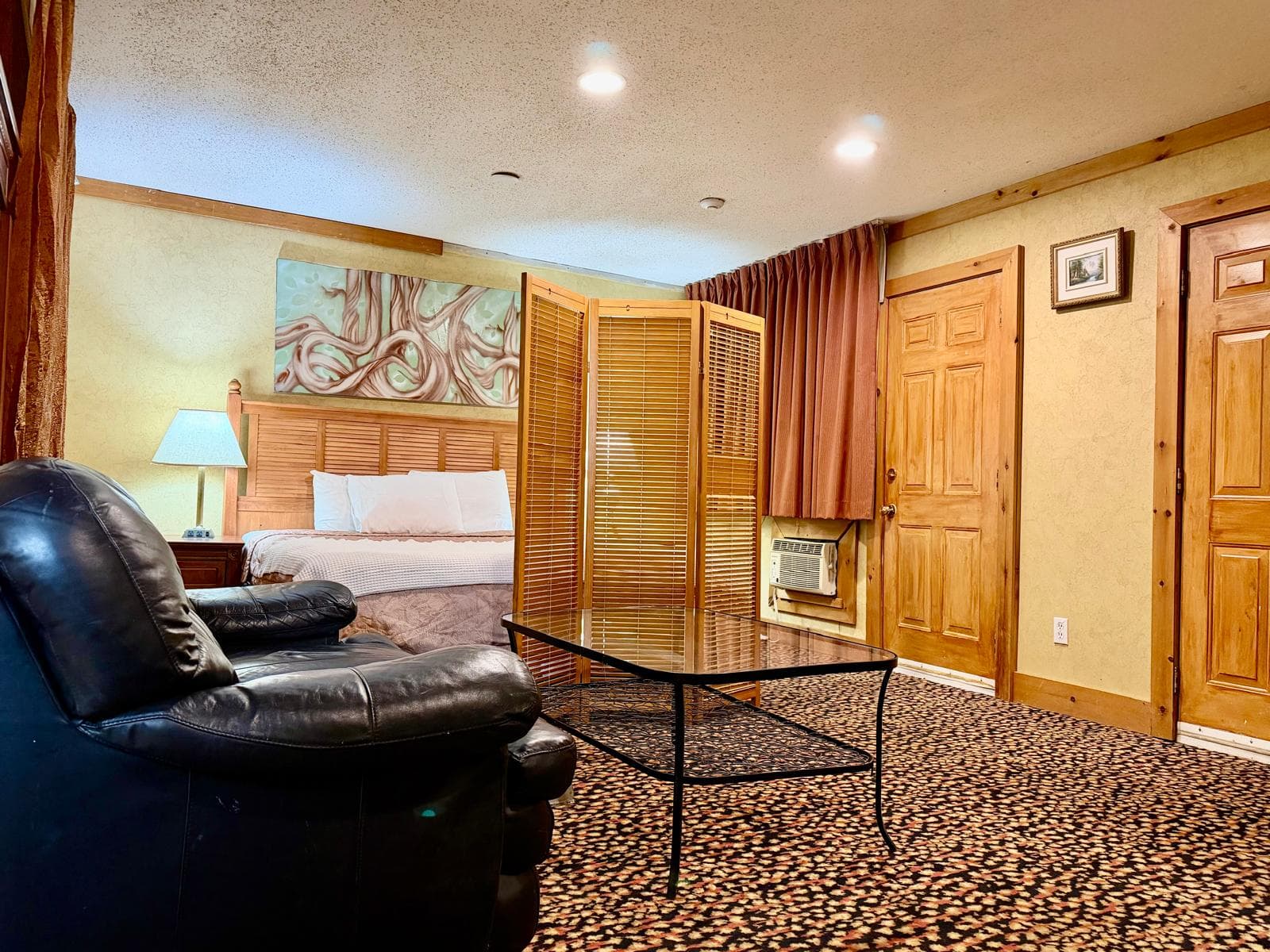 Rocky Mountain Lodge & Suites